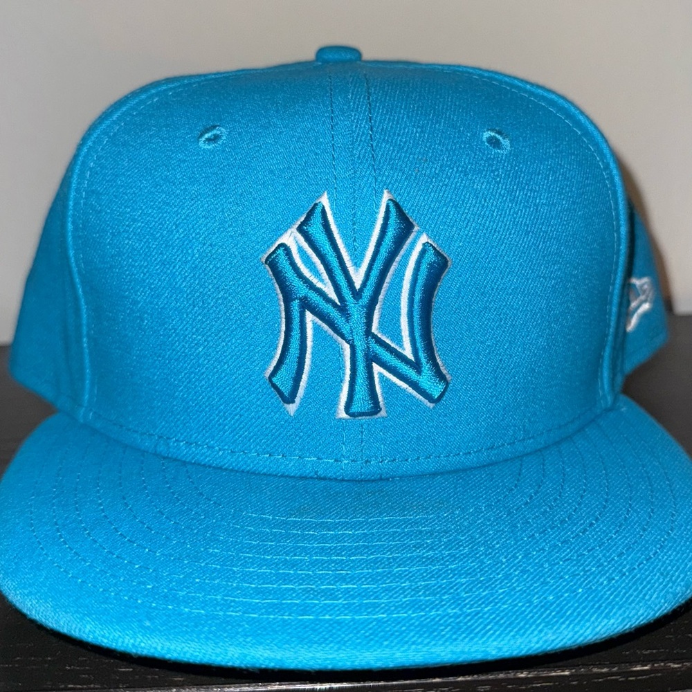 New Era 59fifty 7 7/8 Baby Blue Cap with Embroidered New York Yankees MLB Logo